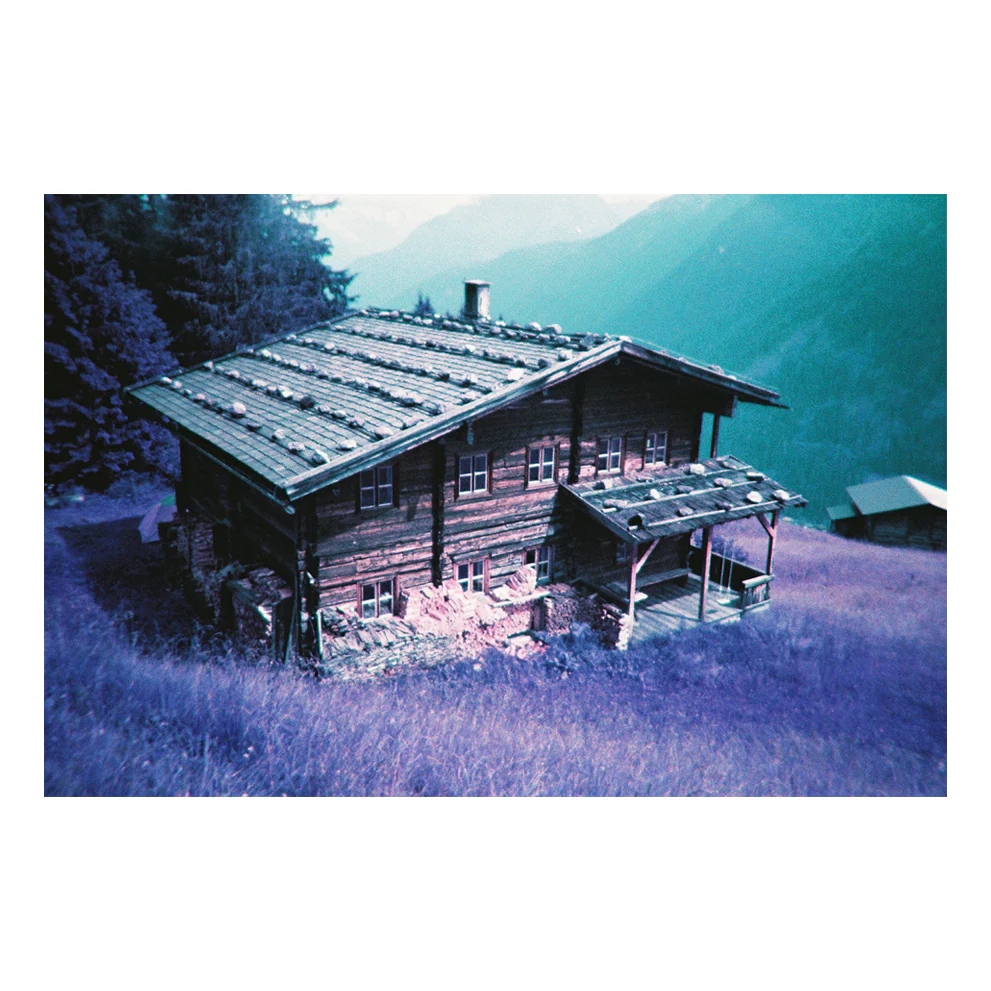 LOMO Simple Use Film Camera Lomochrome Purple - Image 4