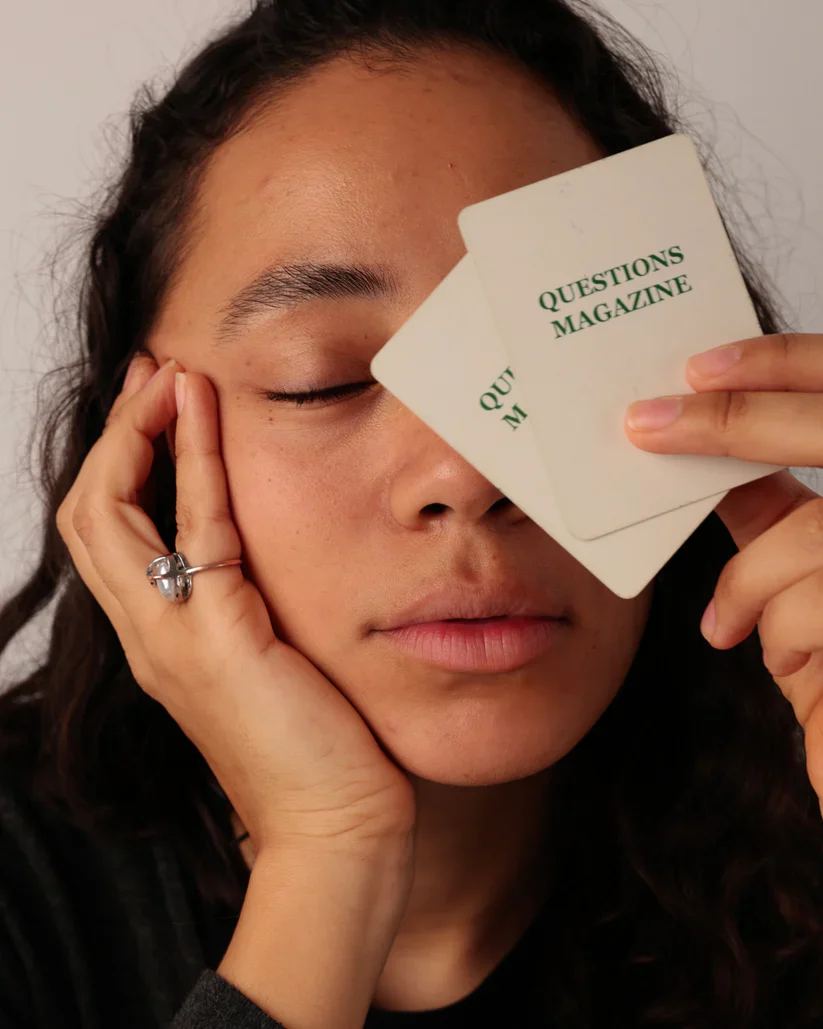 QUESTIONS MAGAZINE Card Game - Image 5