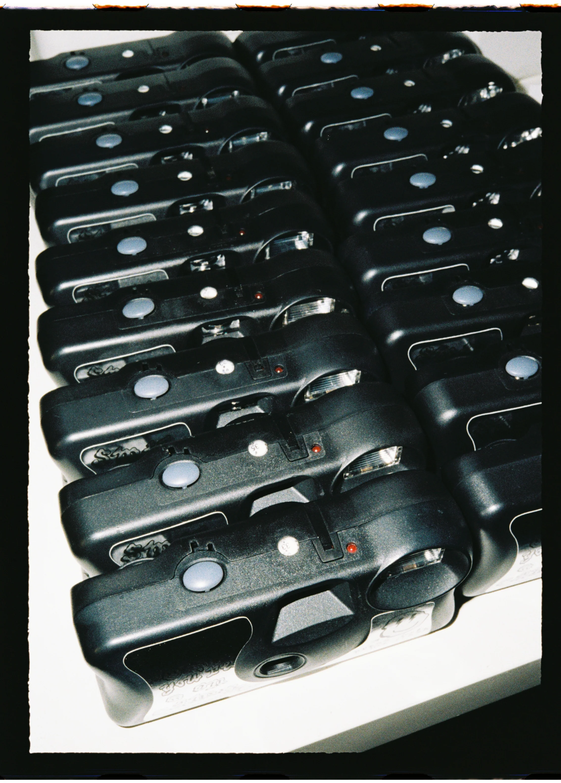 SAFELIGHT 'Smile' Recycled Disposable Camera - B&W - Image 4