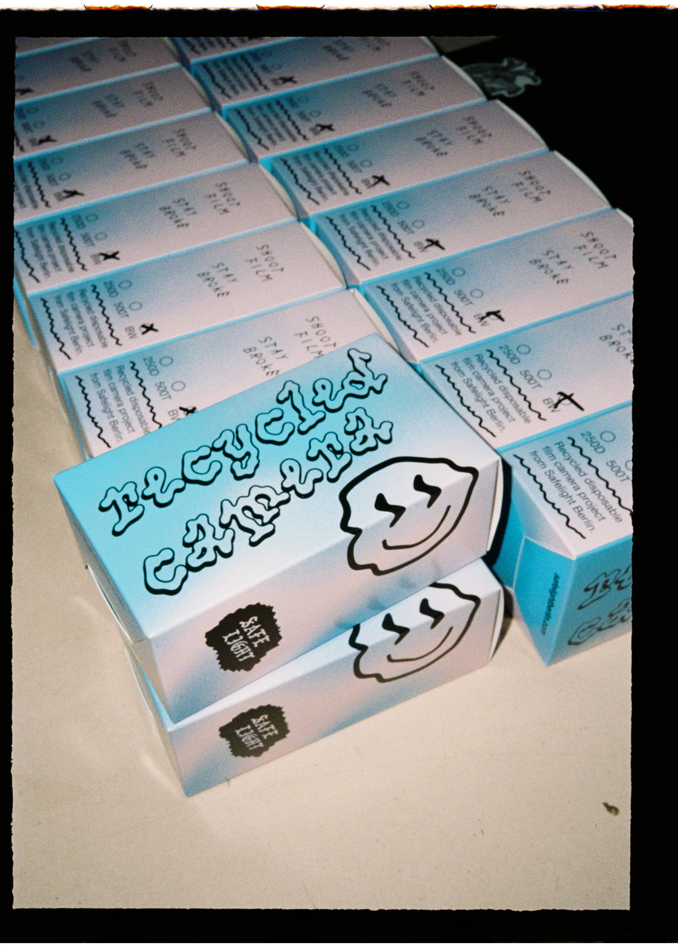 SAFELIGHT 'Smile' Recycled Disposable Camera - B&W - Image 5